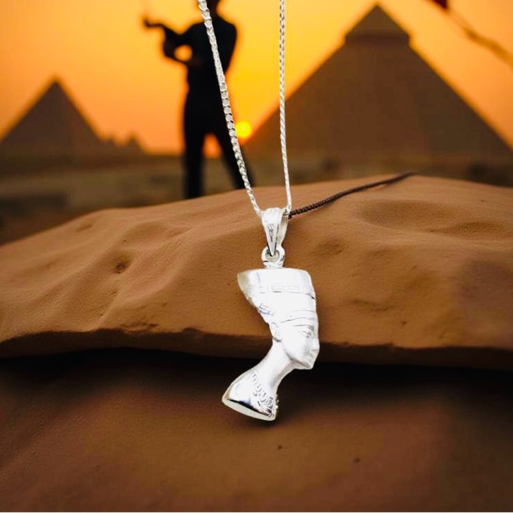 Egyptian Queen Pendant Necklace - Picture 3 of 4